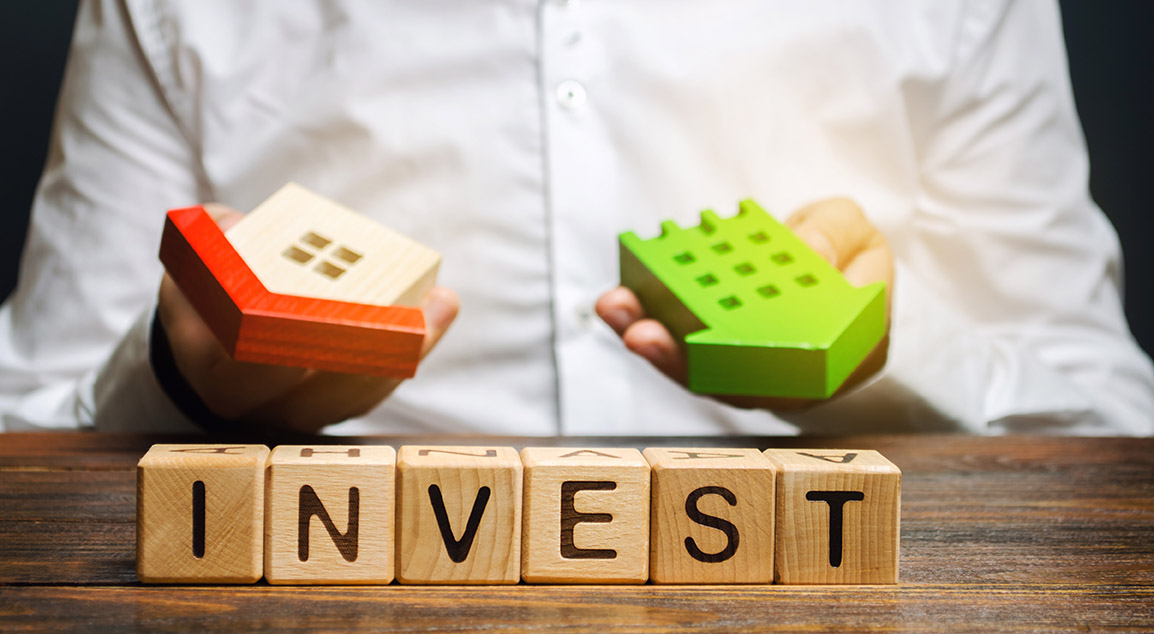 Should investors wait for the interest rates to drop?